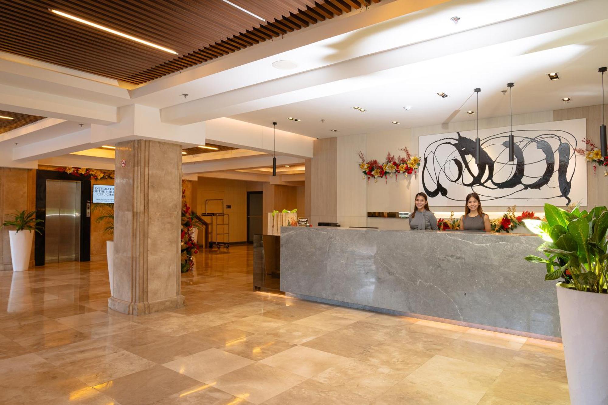 Cebu Grand Hotel Exterior foto