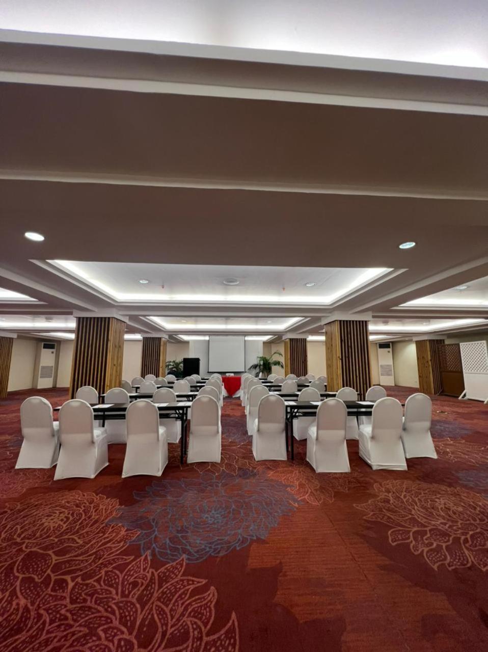 Cebu Grand Hotel Exterior foto
